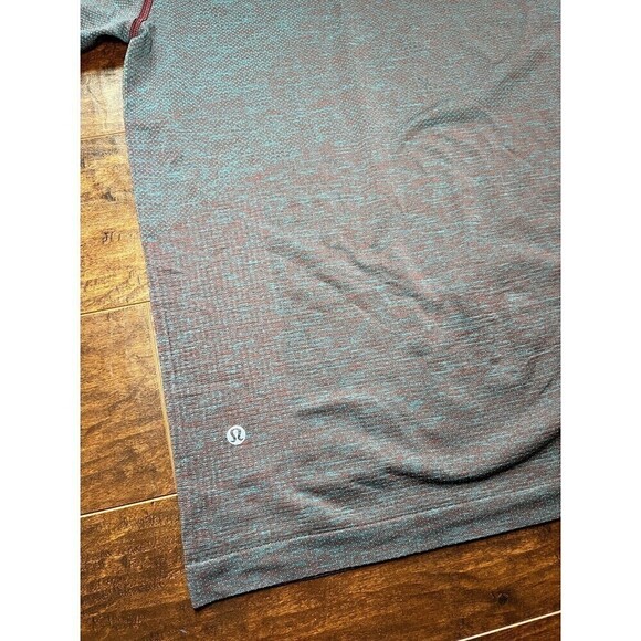 Lululemon Vent Tech Shirt Mens Medium Short Sleeve Shirt Blue Red Performance - Picture 6 of 6